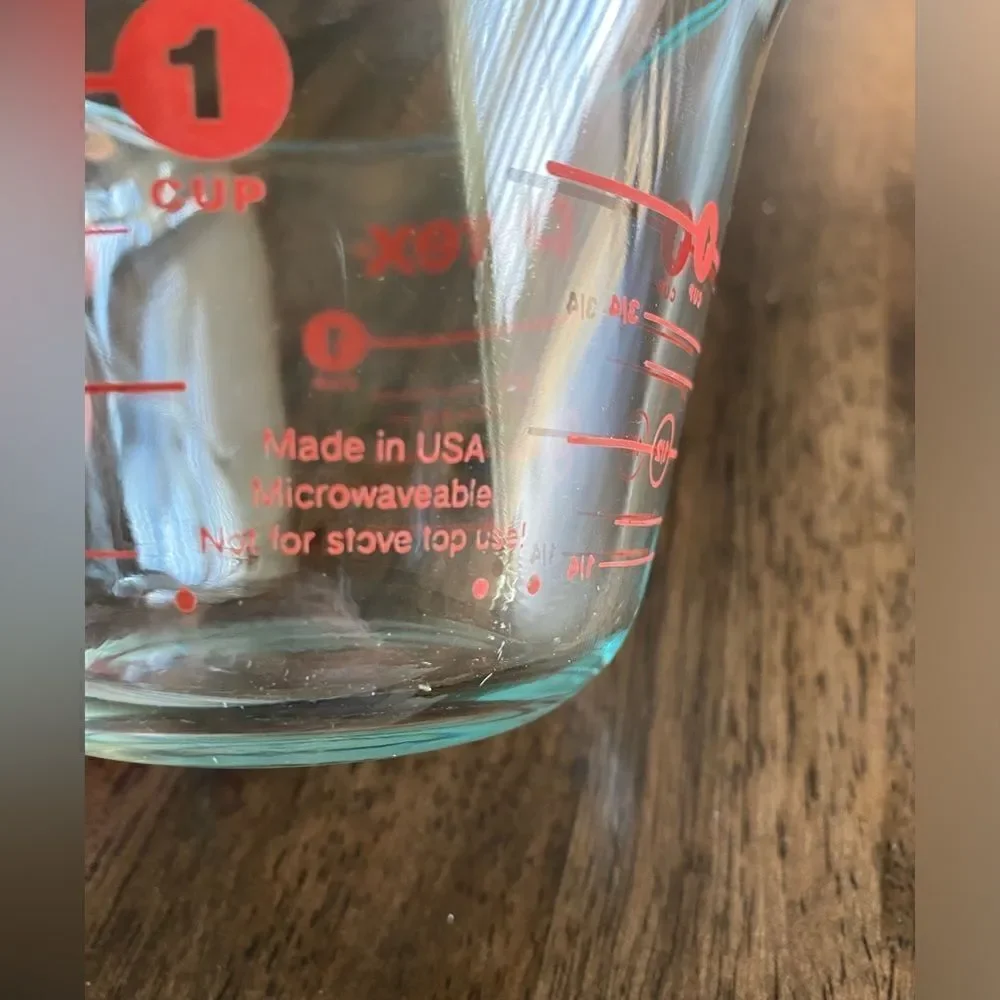 EUC PYREX Glass Measuring Cup 8 oz Red Lettering - Made in USA